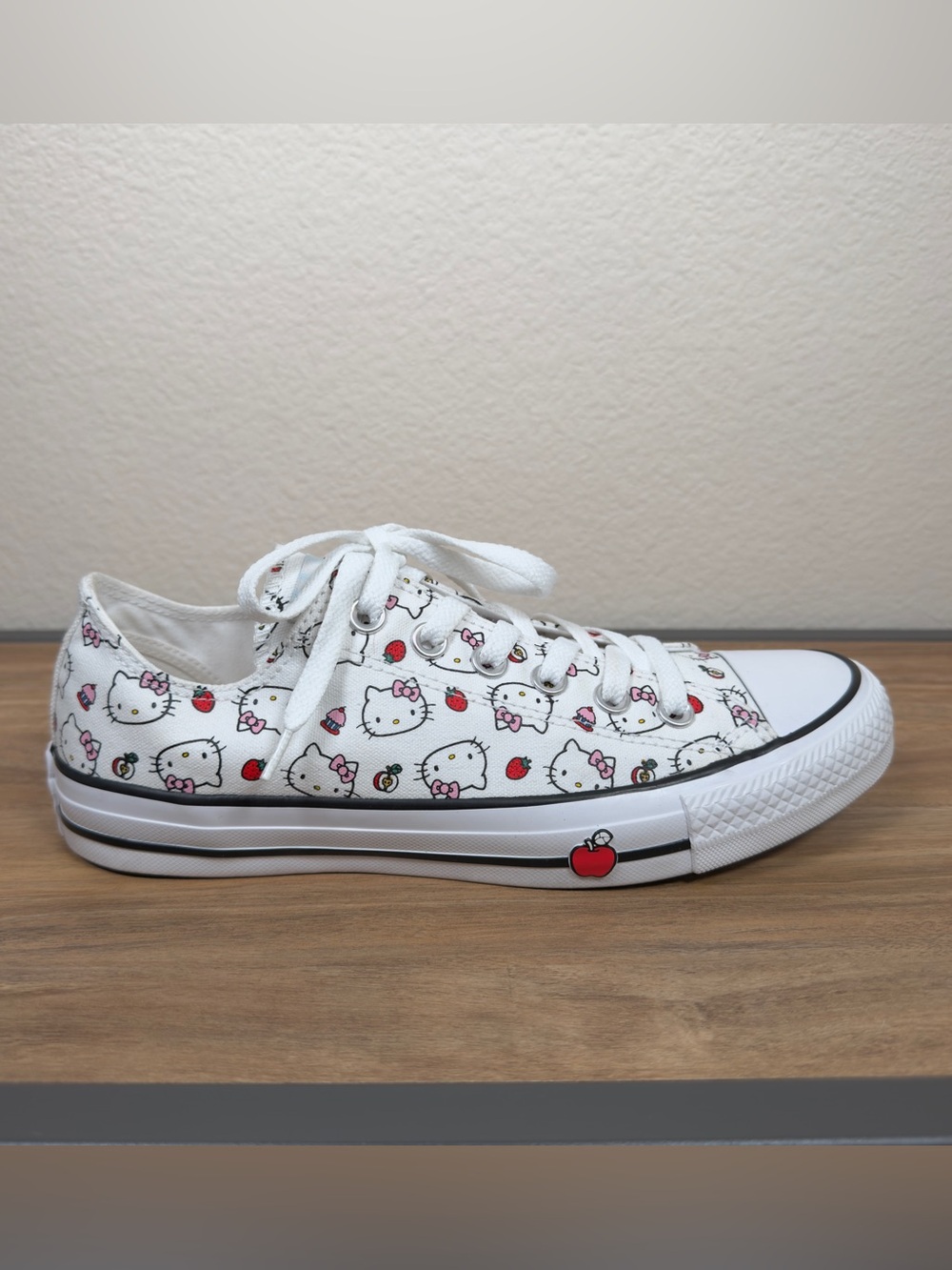 Converse Chuck Taylor Hello Kitty Low Top White Shoes 163916F Women's 8 Men's 6 - Picture 12 of 16